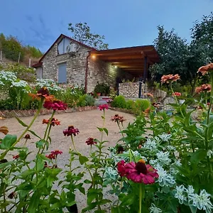 Stone House Ferienhaus